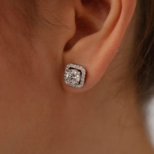 Boucles d'oreilles Aura trois diamants taille coussin
