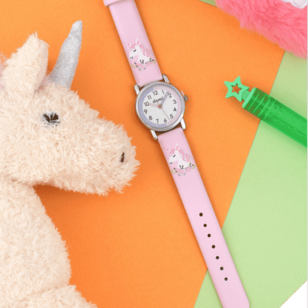 Montre pour enfant motif licorne boîtier métal et bracelet synthétique rose – Image 2